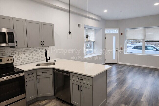 Building Photo - 623 W Oxford St