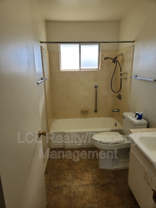Building Photo - 26787 Oakmont Dr