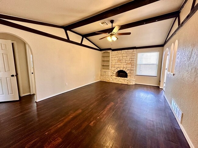 Building Photo - Spacious three bed home in Moore