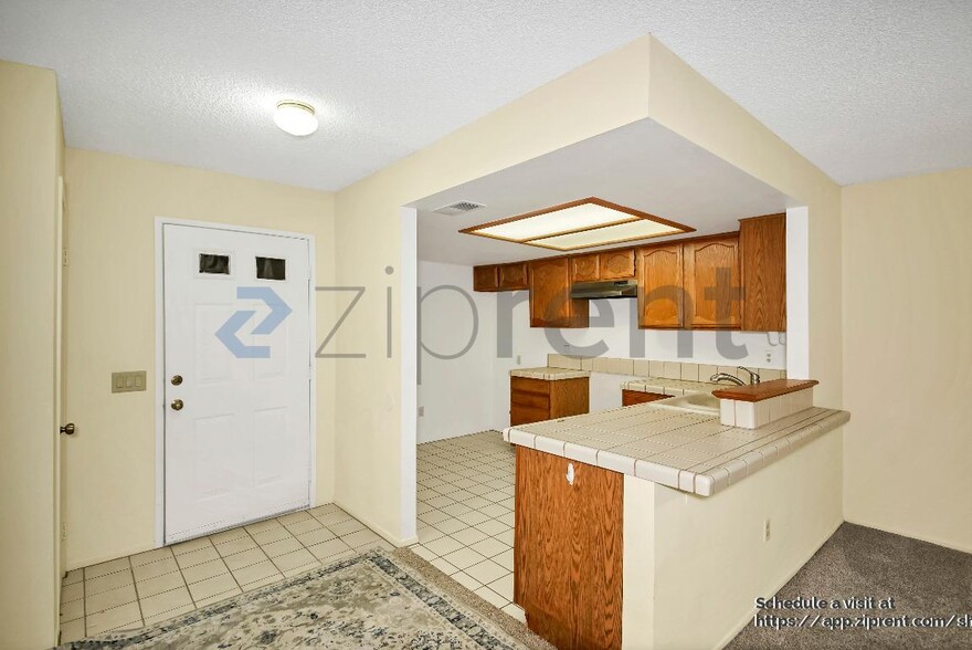 Building Photo - Unit