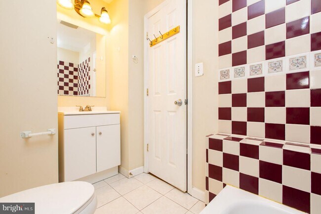 Building Photo - 303 Lincoln Ave