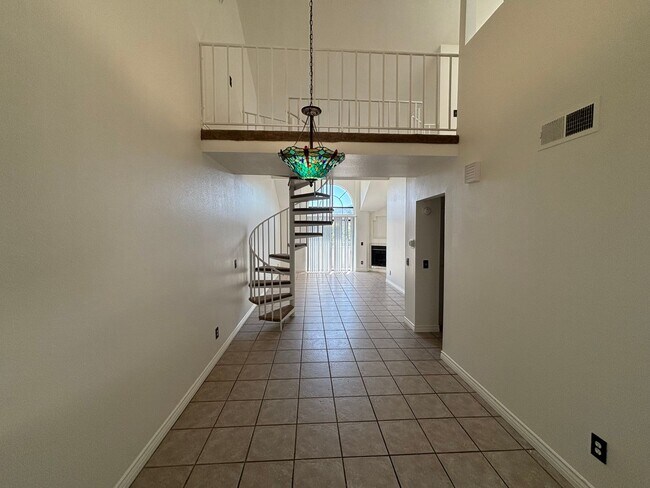 Building Photo - 2 Bedroom + Loft Condo for Rent in Canyon Country!
