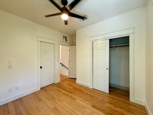 Building Photo - Gorgeous & modern free-standing home in ‘02!