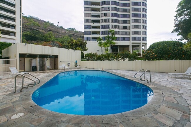 Building Photo - Naniwa Gardens - 1 bdrm/1 bath/1 covered p...