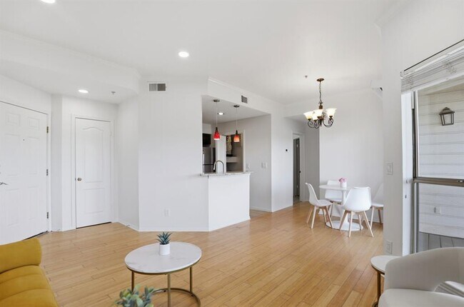 Building Photo - 6000 Shepherd Mountain Cove