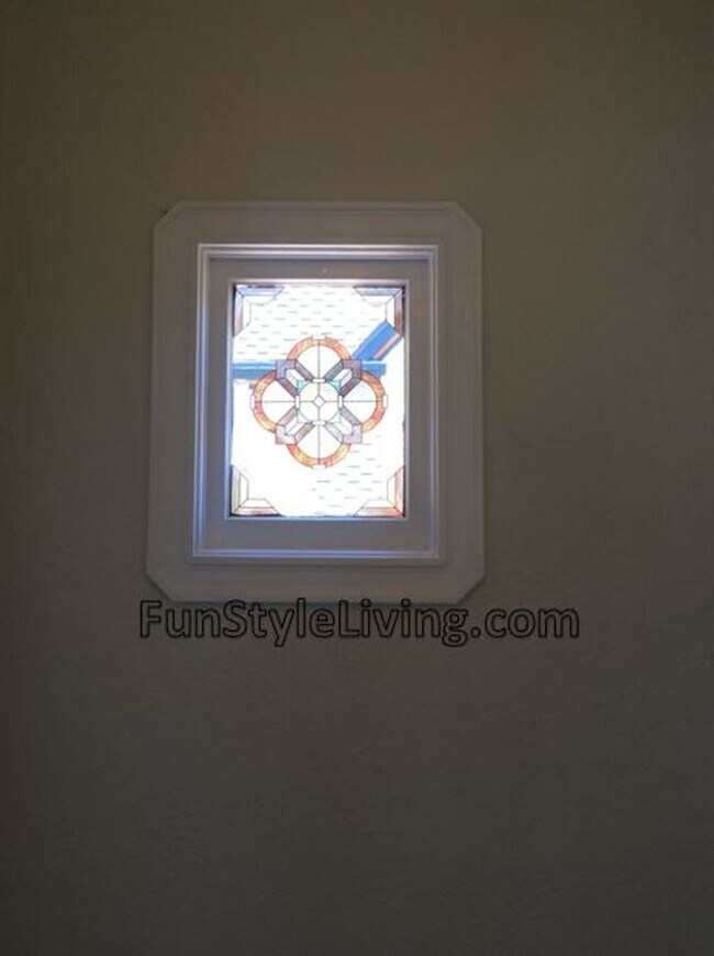 Building Photo - Charming Mediterranean Circa 1937 House