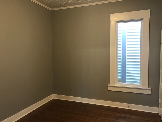 Building Photo - Downtown  - 4 BR home AWESOME location