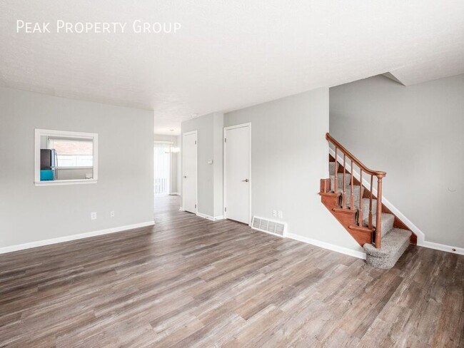 Building Photo - 1056 Westborough Dr N