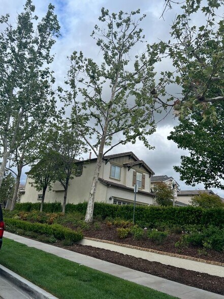 Building Photo - 24098 Stone Creek Dr
