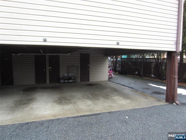 Building Photo - 233 Midland Ave