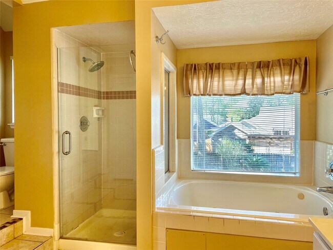 Building Photo - 14322 Village Birch St