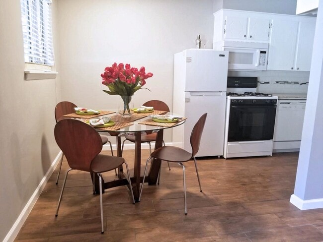 Primary Photo - 1B/1B Condo! All Utilities Included! Near ...