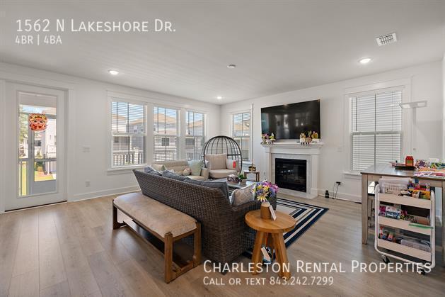 Building Photo - 1562 N Lakeshore Dr