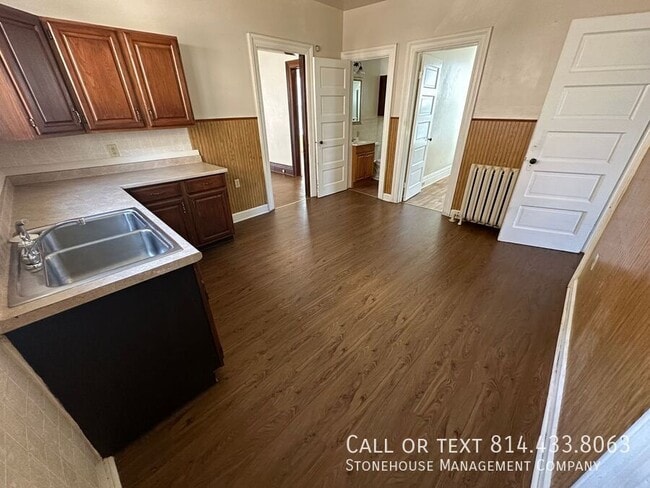 Building Photo - 544 E 24th St