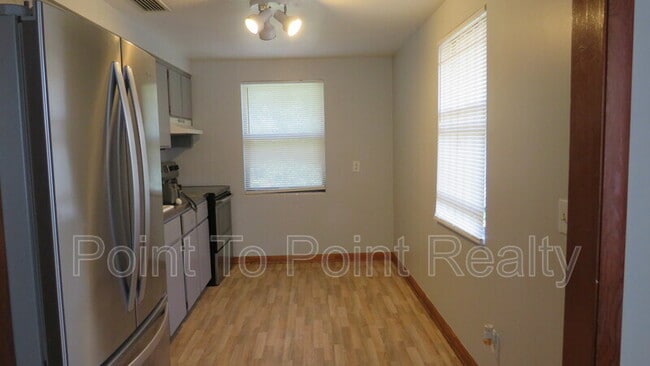 Building Photo - 1609 W 13th St