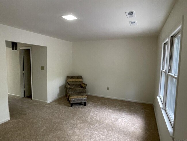 Building Photo - 158 Albemarle Dr