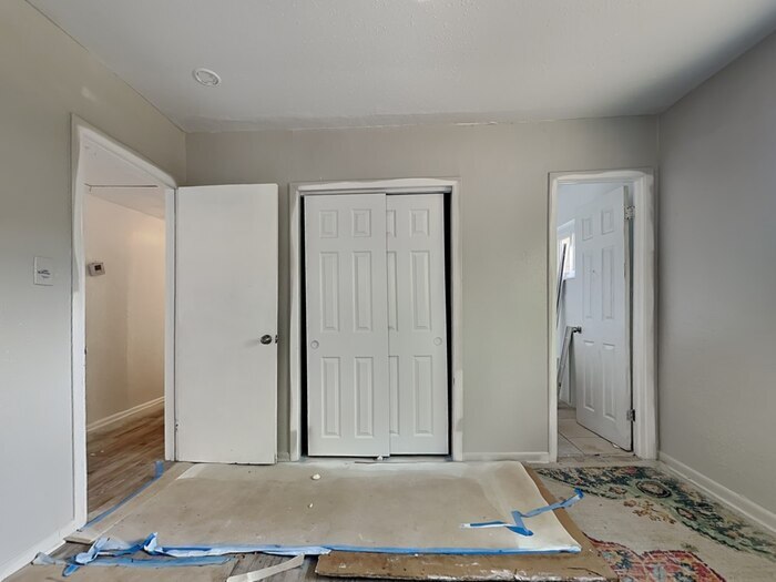 Building Photo - 905 Alicia Ave