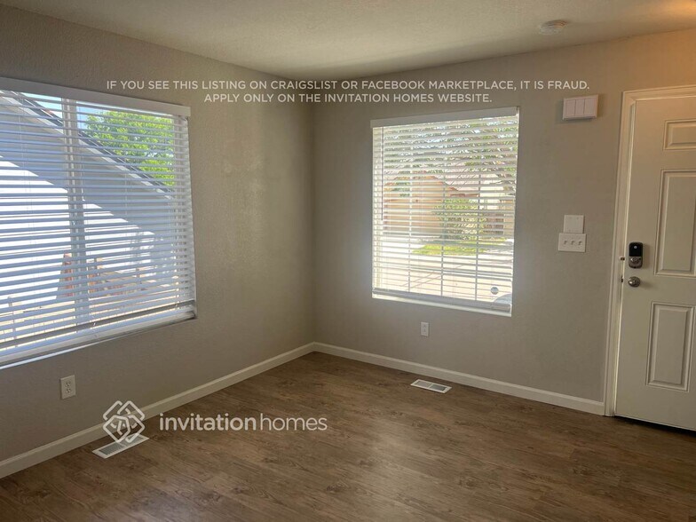 Building Photo - 3289 Blue Grass Cir