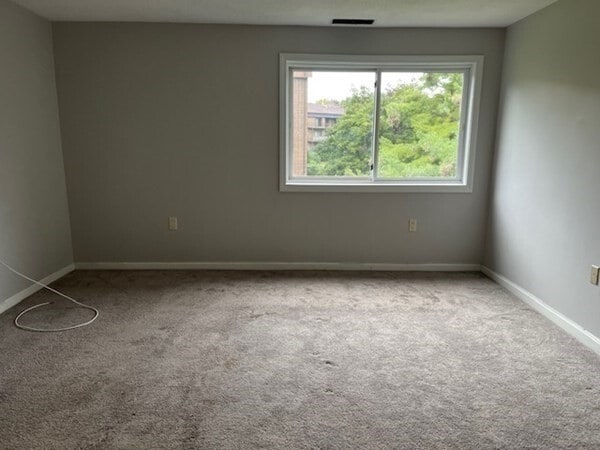 Building Photo - 8 Ledgewood Way