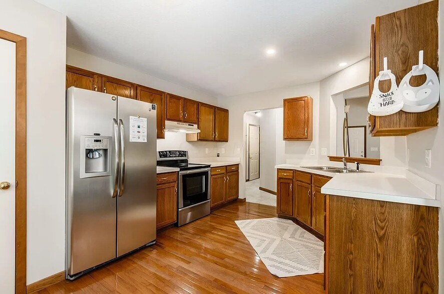 Building Photo - 6710 Bethany Dr