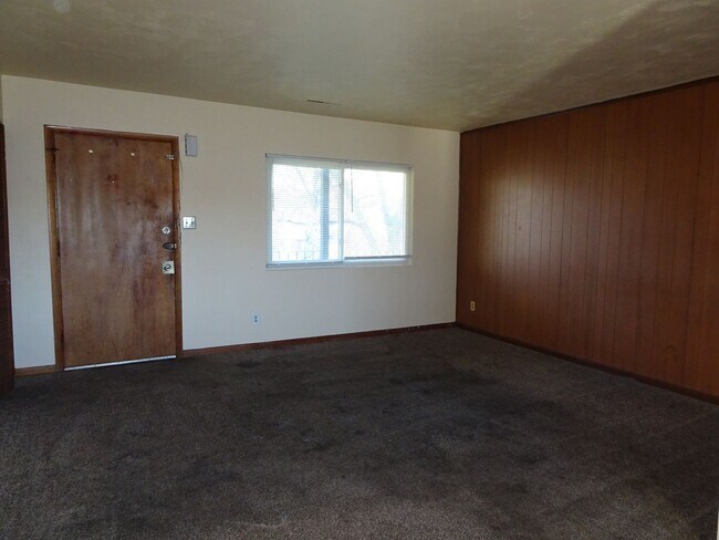 Building Photo - 2 Bedroom 1 Bathroom Apartment Rental in N...