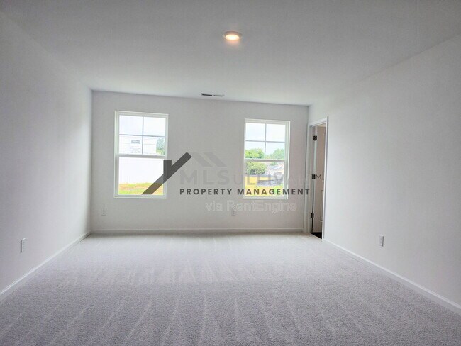 Building Photo - 875 Pilot St