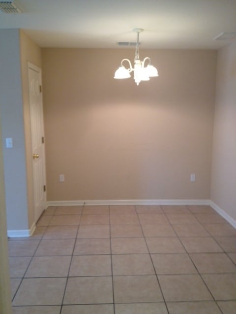 Building Photo - Townhouse for rent in Camelot