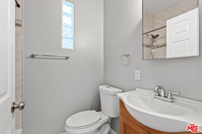 Building Photo - 7822 S Halldale Ave