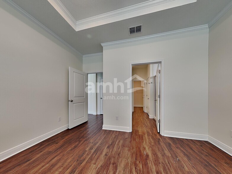 Building Photo - 27592 St Andrews Ave