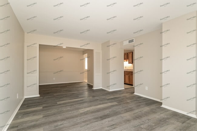 Building Photo - 2404 Burchard Dr