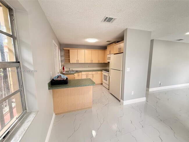 Building Photo - 252 NW 50th Ave