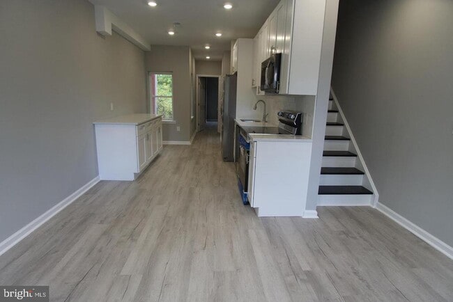 Building Photo - 630 Brooklyn St