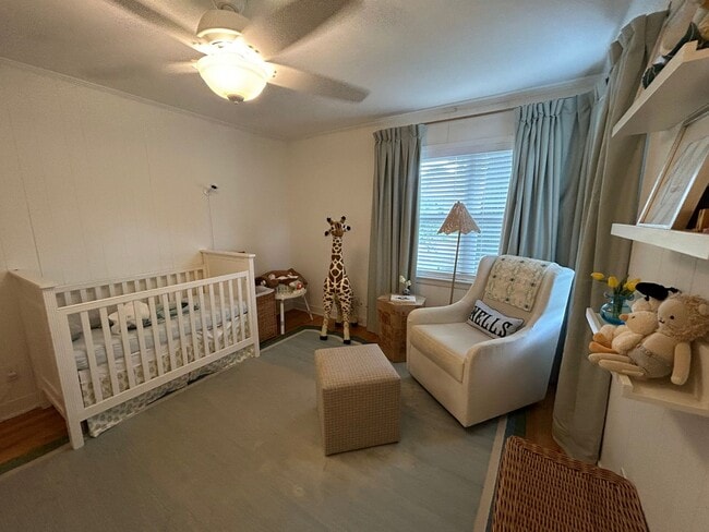 Building Photo - Great Location! Completely Renovated! Huge Backyard! Pets welcome, fees apply.