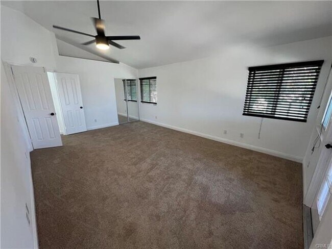 Building Photo - Beautifully Maintained Home