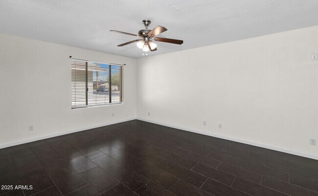 Building Photo - 439 E Malibu Dr