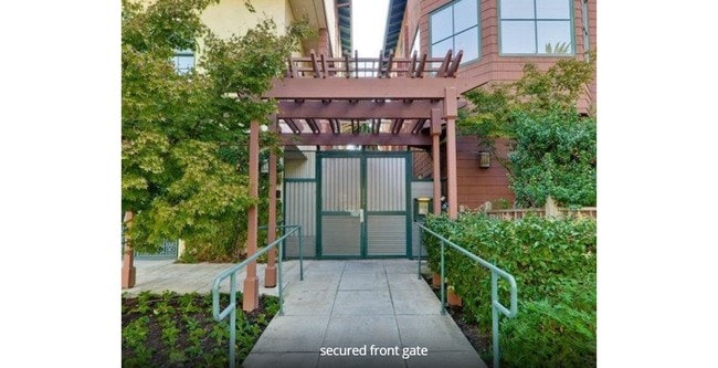 Building Photo - 435 Sheridan Ave