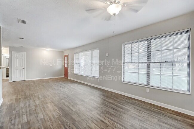 Building Photo - 3312 Pickwick Dr S