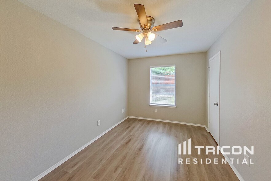 Building Photo - 1402 Misty Meadow Dr