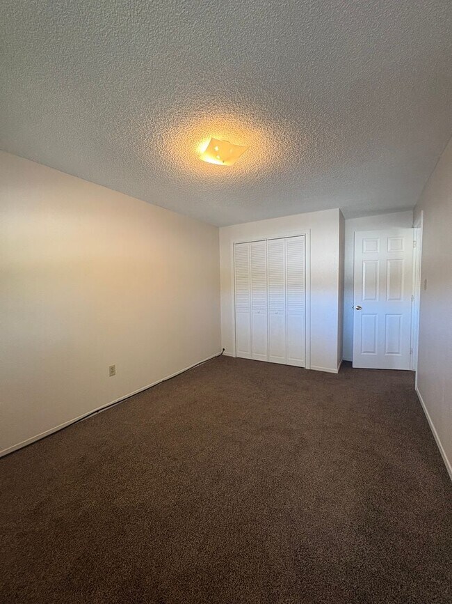 Building Photo - 2702 W Modoc Ct