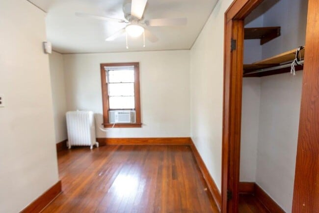 Building Photo - 509 E Davenport St
