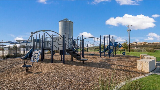 Building Photo - 13850 Llama Pl