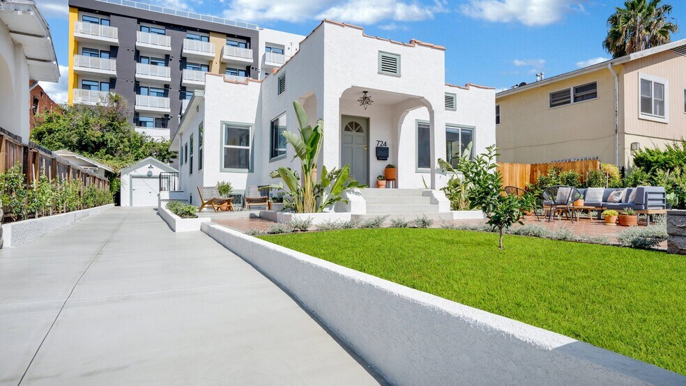 Building Photo - 724 Gramercy Dr