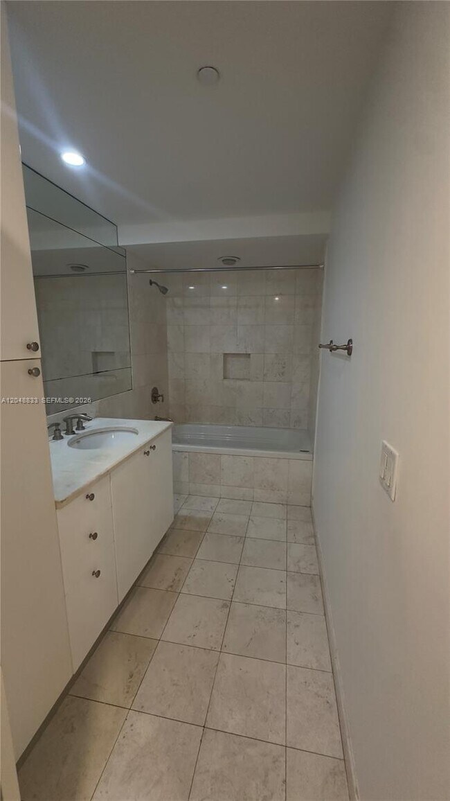 Building Photo - 901 Brickell Key Blvd
