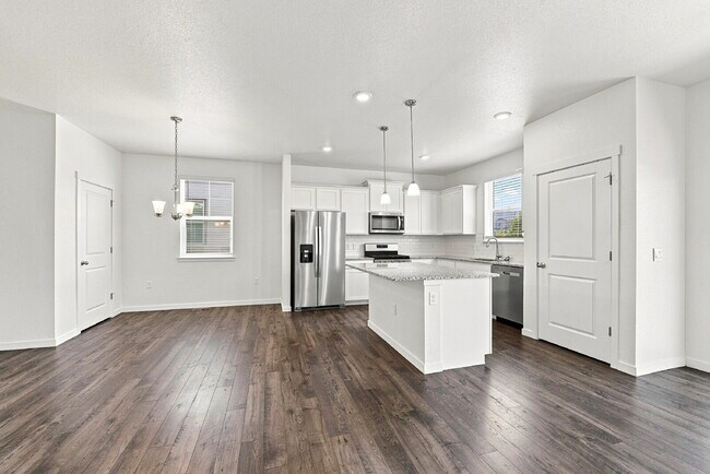 Building Photo - $2,845.95 with $300 Off the first month's rent, 4 Beds - 2.5 Baths, Single Family Home in Aurora ...