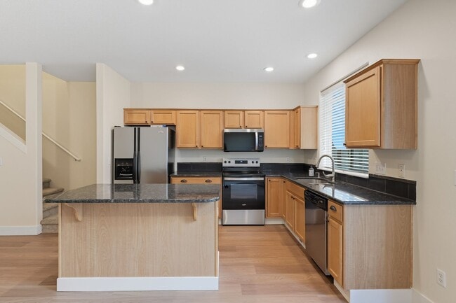 Building Photo - Freshly Updated- 3 Bedroom, 2.5 Bath Townh...