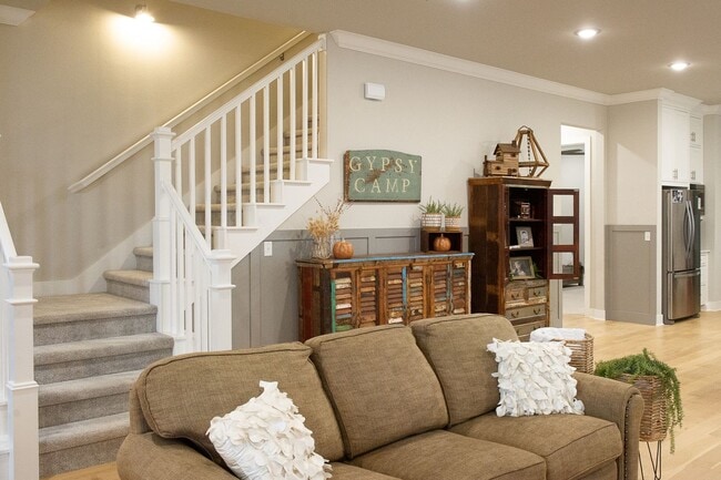 Building Photo - Beautiful newer cottage style home located in the middle of NWA.