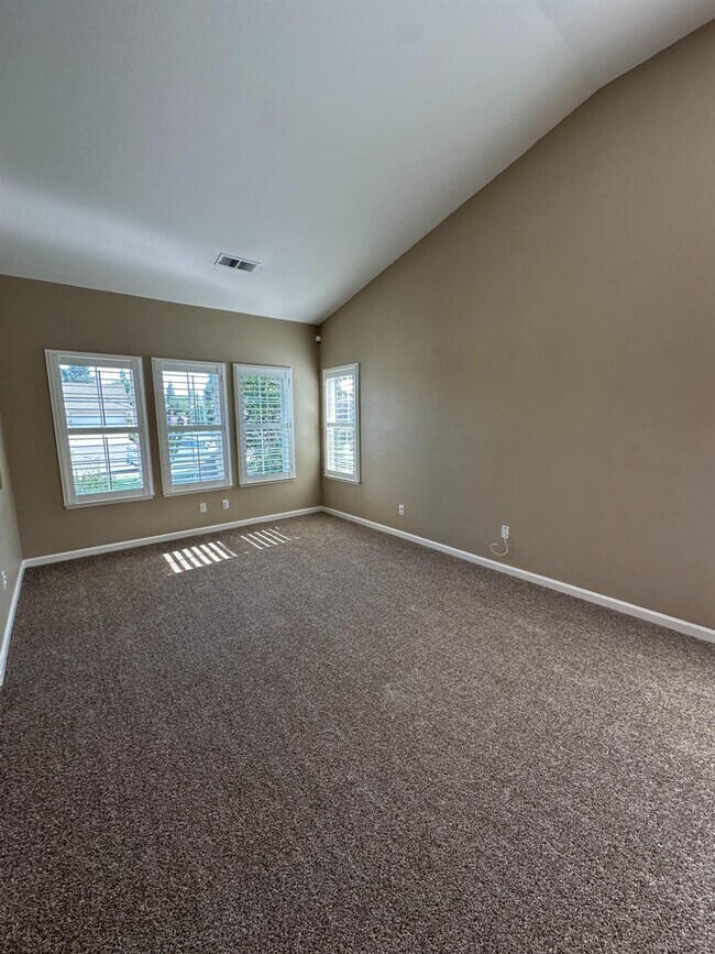 Building Photo - 2136 E Turnberry Ave