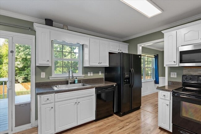 Building Photo - 175 Creekview Cir