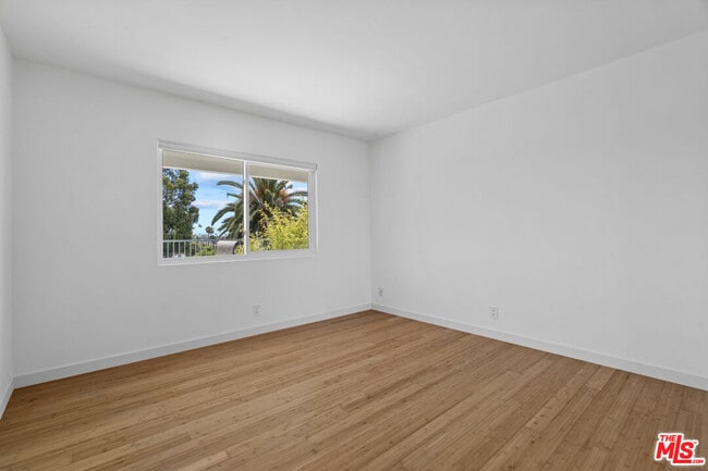 Building Photo - 631 Pier Ave