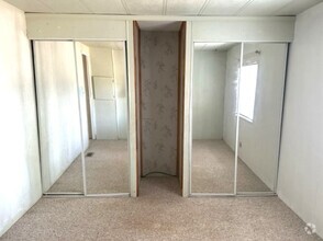 Building Photo - 3 bedroom mobile home with garage and bonu...